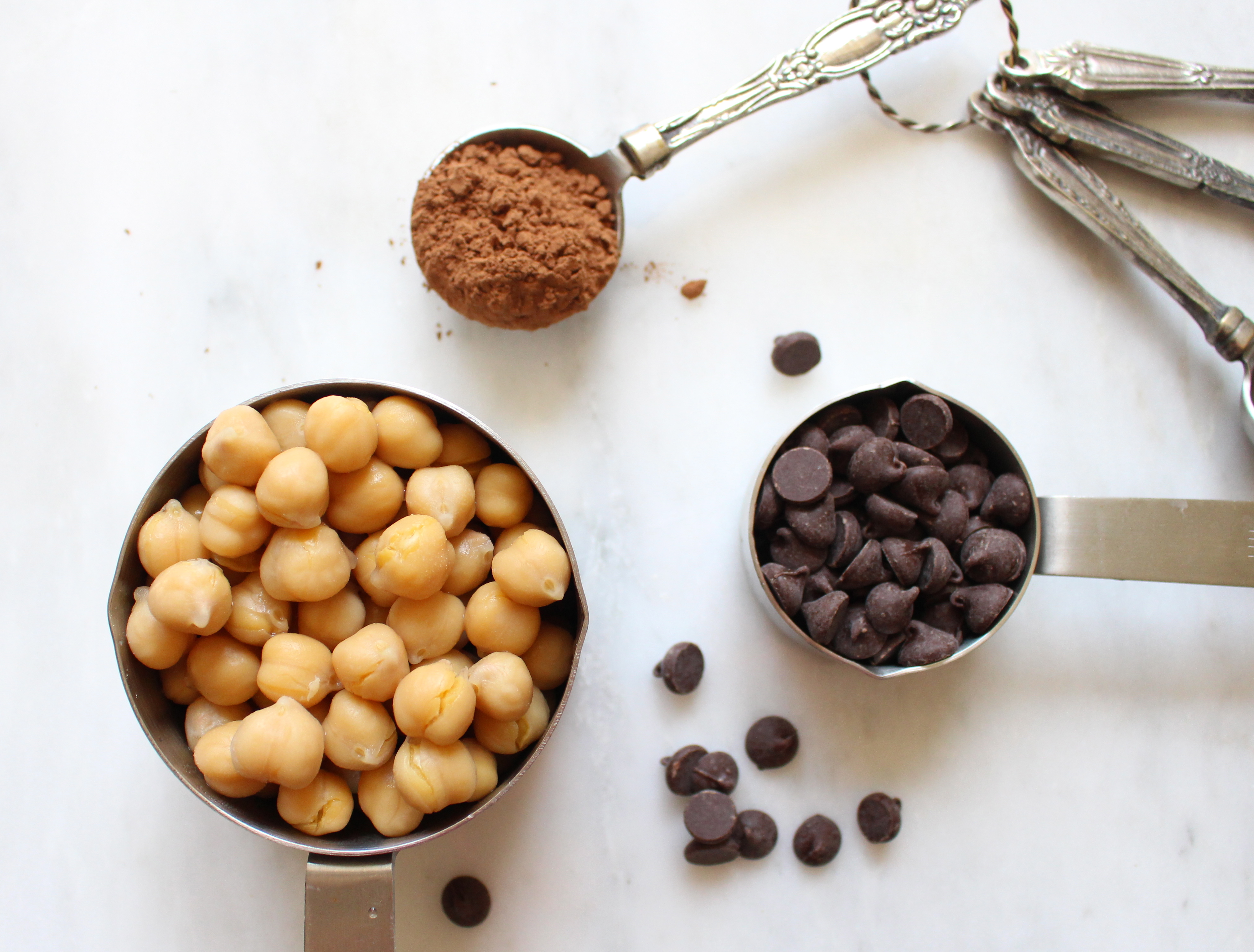 Double Chocolate Chickpea Dip (aka Chocolate Hummus) - a healthy, chocolatey dip for fruits, pretzels, graham crackers... or a spoon! 