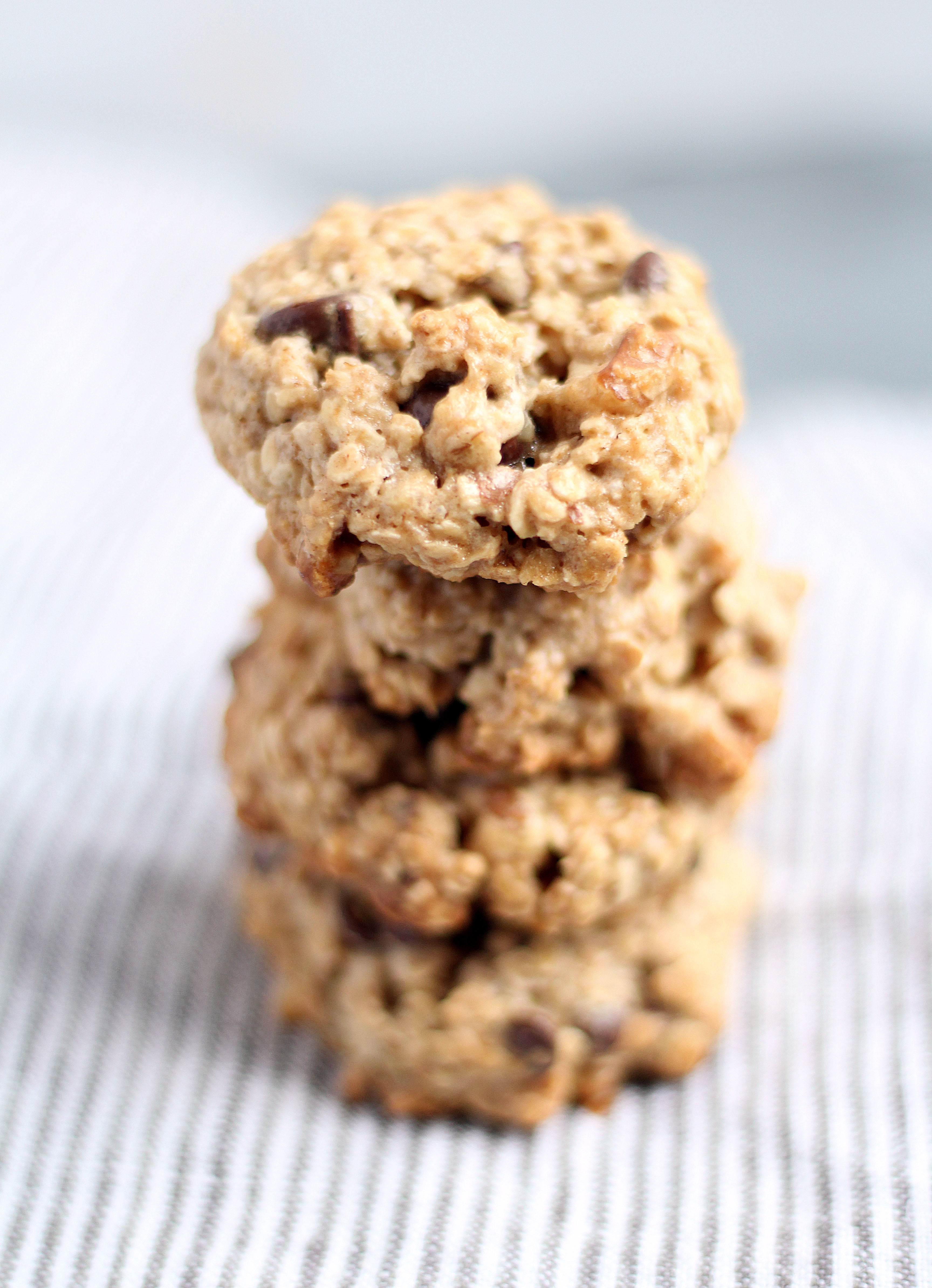 Quick Tahini Oat Cookies. Sweetened with pure maple syrup and balanced out with dark chocolate and crunchy nuts. 