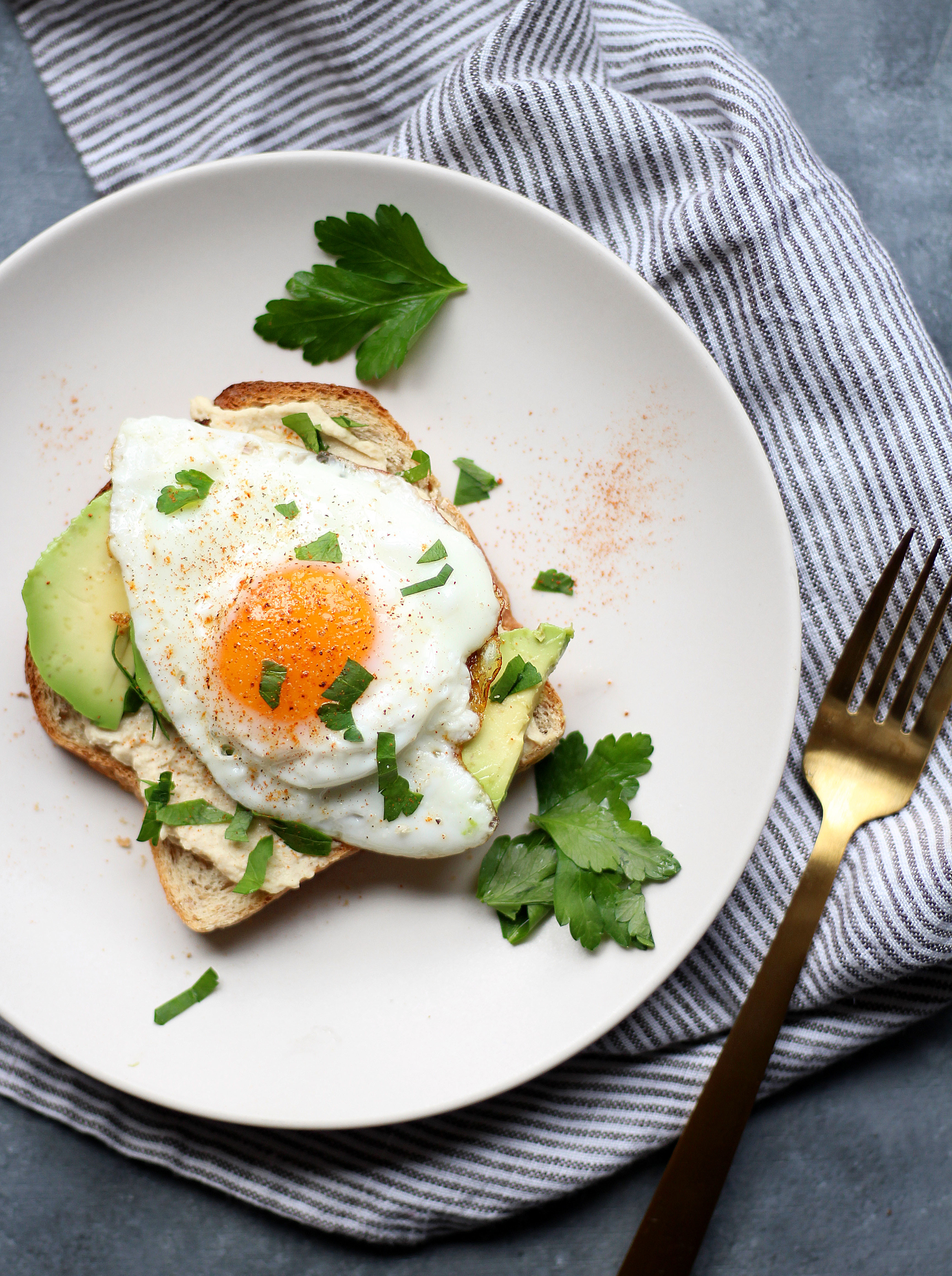 Hummus, Avocado, and Egg Breakfast Sandwich